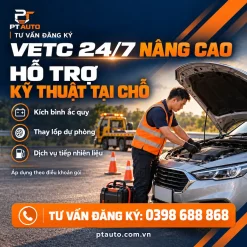 Kỹ thuật viên hỗ trợ kích bình ắc quy cho ô tô bên đường.